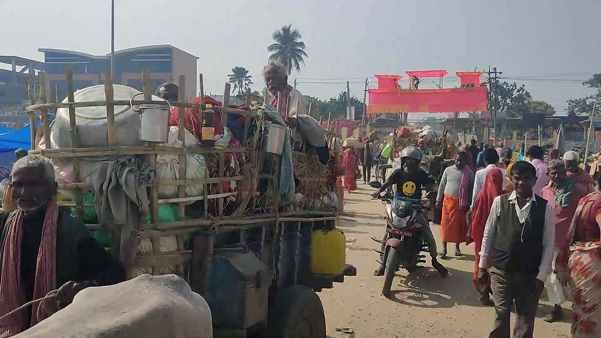 मिथिला माध्यमिकी परिक्रमामा सहभागी श्रद्धालु जनकपुरधाममा